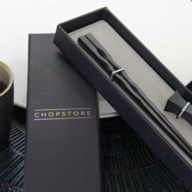 Iyo chopsticks in cadeauverpakking (1 setje chopsticks + 1 rest)