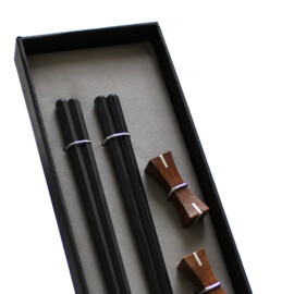Suo Pure chopsticks in cadeauverpakking (2 setjes chopsticks + 2 rests)